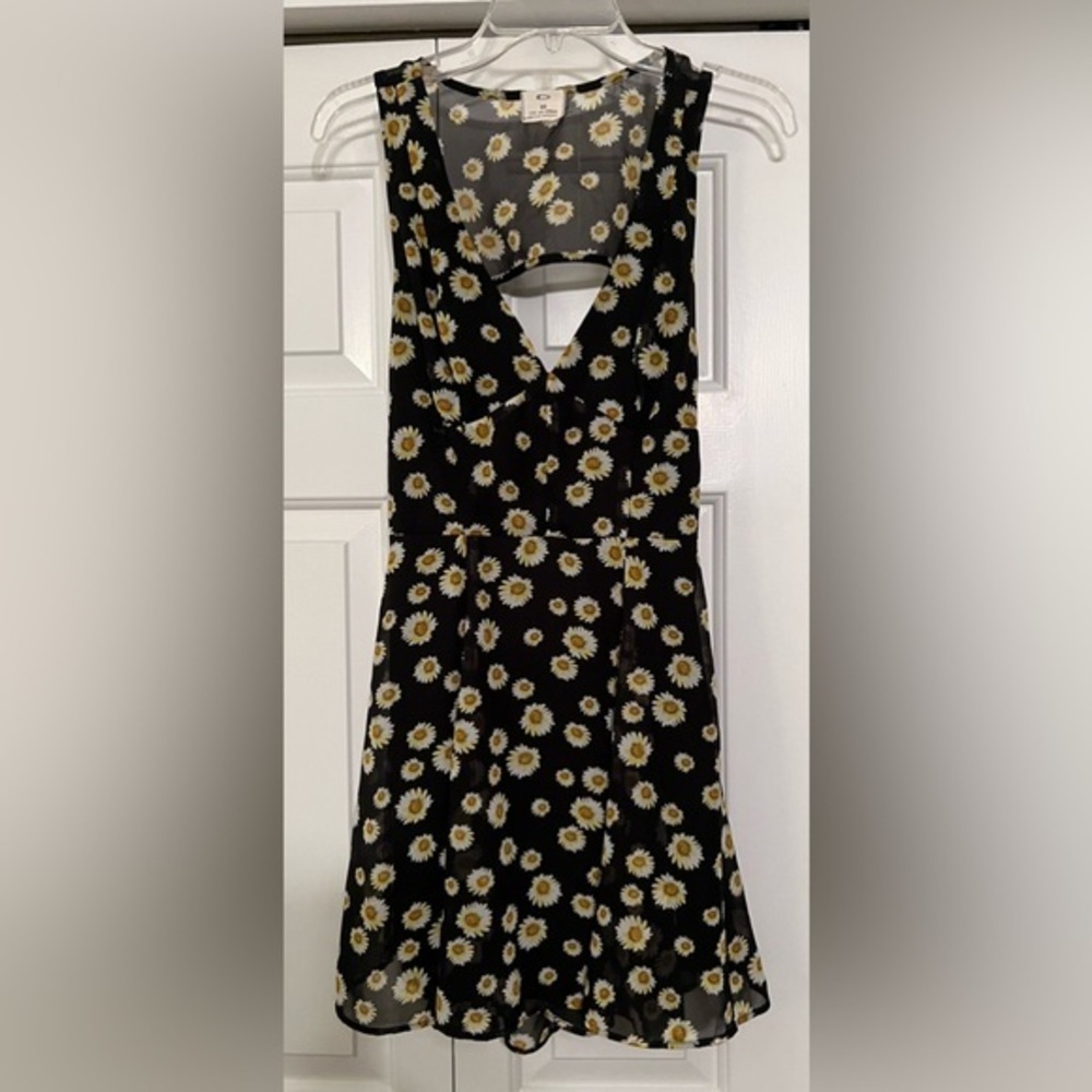 Pins & Needles Urban Outfitters Women Black Daisy Cutout Back Dress EUC XS #1941